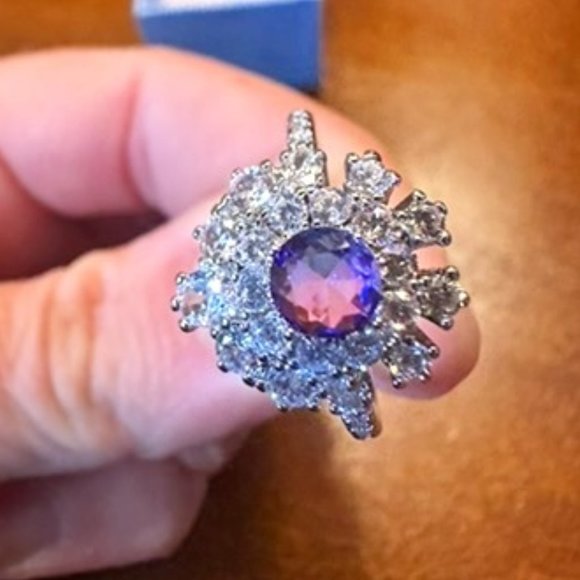 GORGEOUS Size 7 Ring Rhodium Plating - Picture 1 of 5